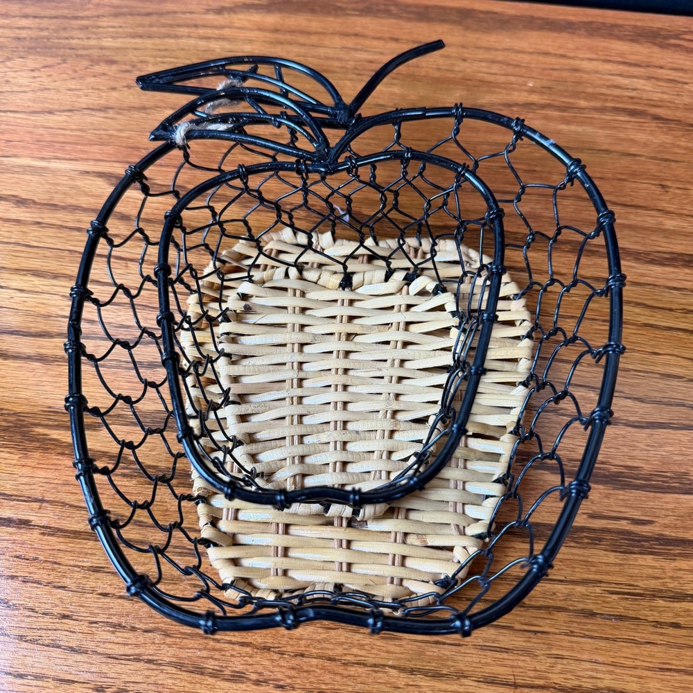 Vintage Apple Wire Rattan Nesting Baskets Set of 2 Black Farmhouse Decor 4378